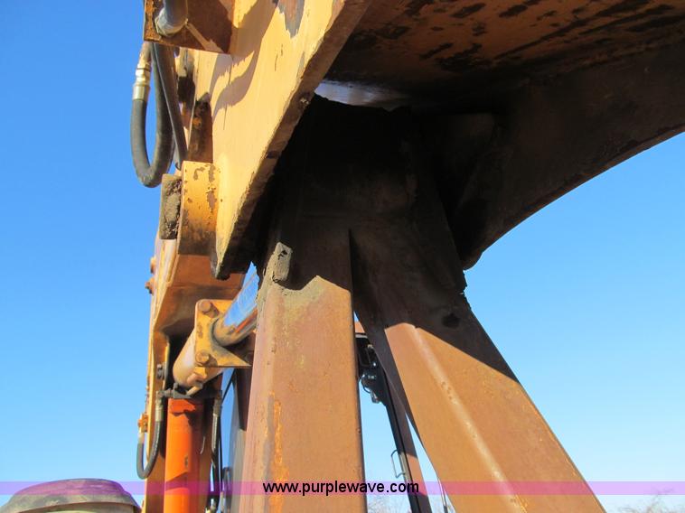 image for item E3639 1985 Case 1085B Cruz-Air mobile excavator