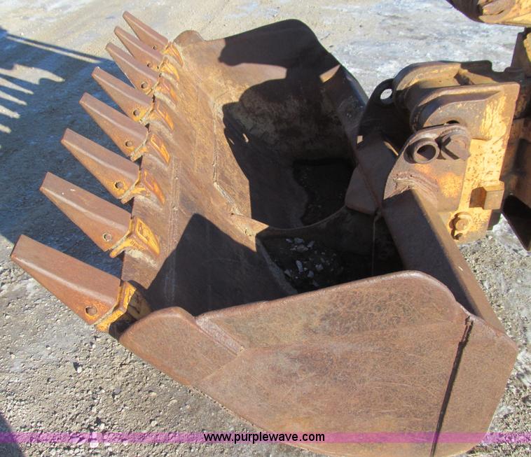 image for item E3639 1985 Case 1085B Cruz-Air mobile excavator