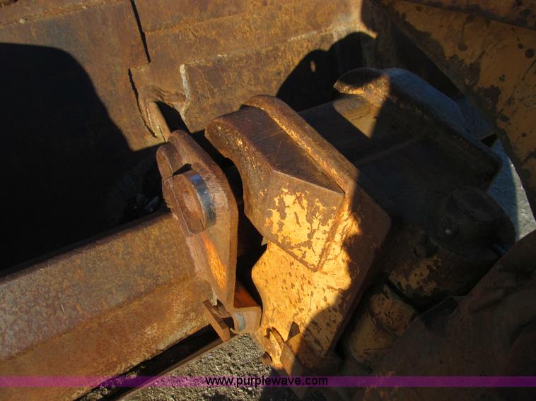 image for item E3639 1985 Case 1085B Cruz-Air mobile excavator