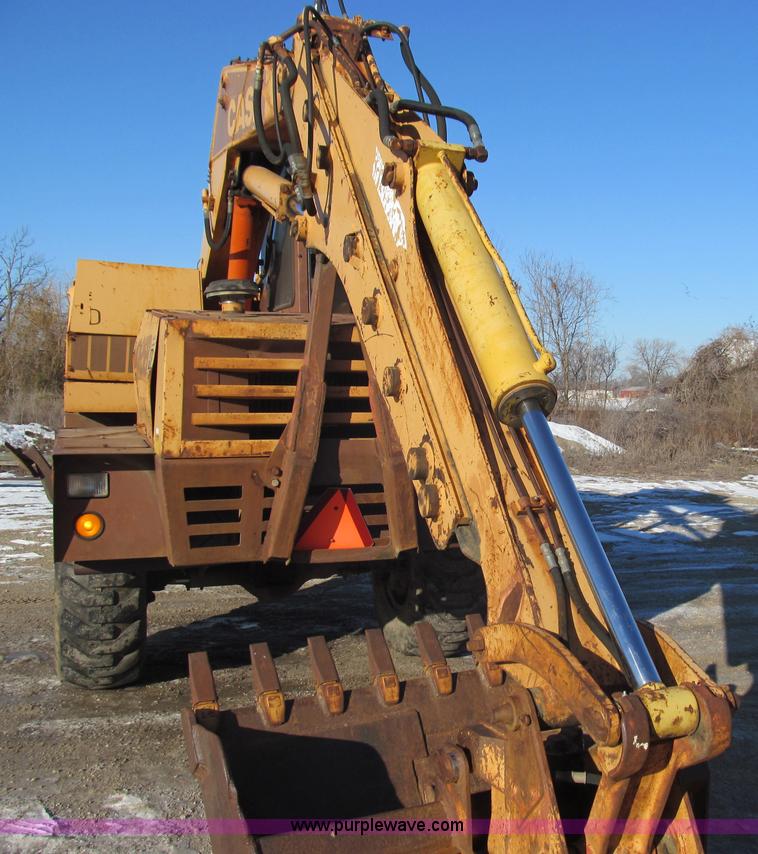 image for item E3639 1985 Case 1085B Cruz-Air mobile excavator