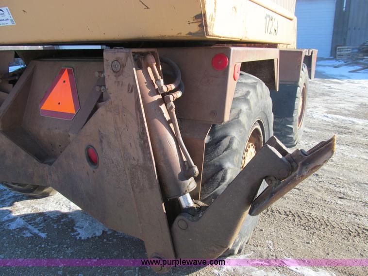 image for item E3639 1985 Case 1085B Cruz-Air mobile excavator