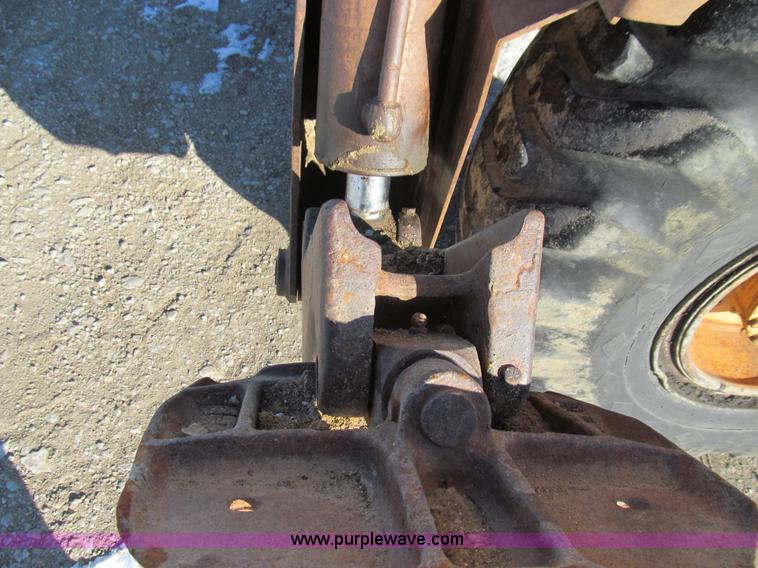 image for item E3639 1985 Case 1085B Cruz-Air mobile excavator