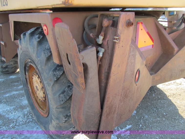 image for item E3639 1985 Case 1085B Cruz-Air mobile excavator
