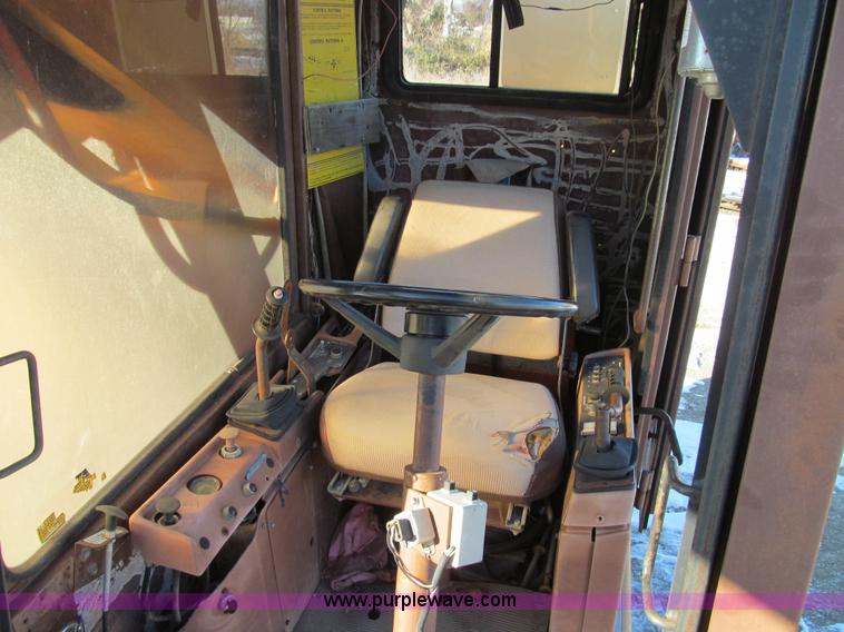 image for item E3639 1985 Case 1085B Cruz-Air mobile excavator