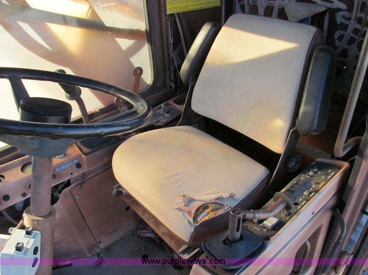 image for item E3639 1985 Case 1085B Cruz-Air mobile excavator