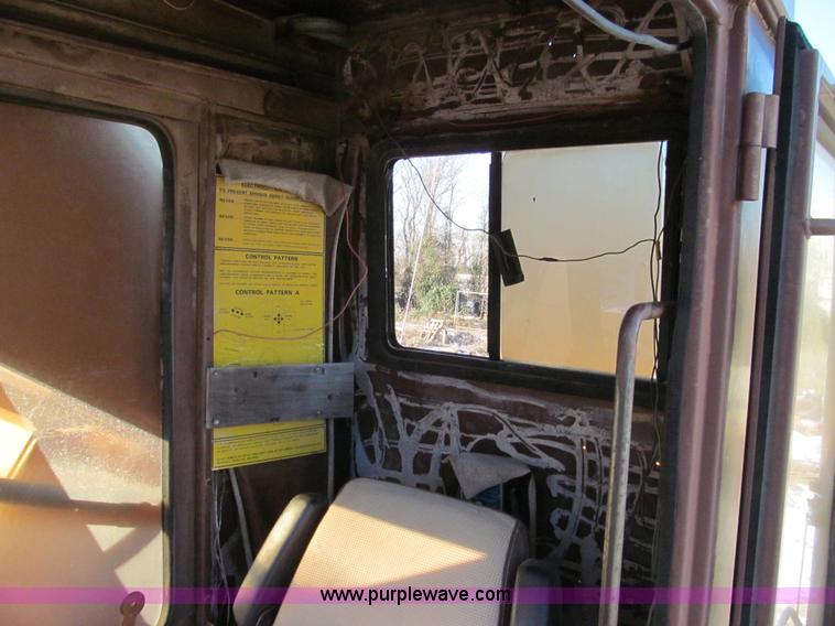 image for item E3639 1985 Case 1085B Cruz-Air mobile excavator