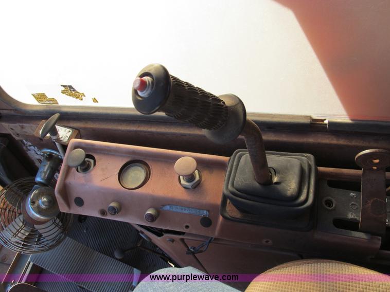 image for item E3639 1985 Case 1085B Cruz-Air mobile excavator