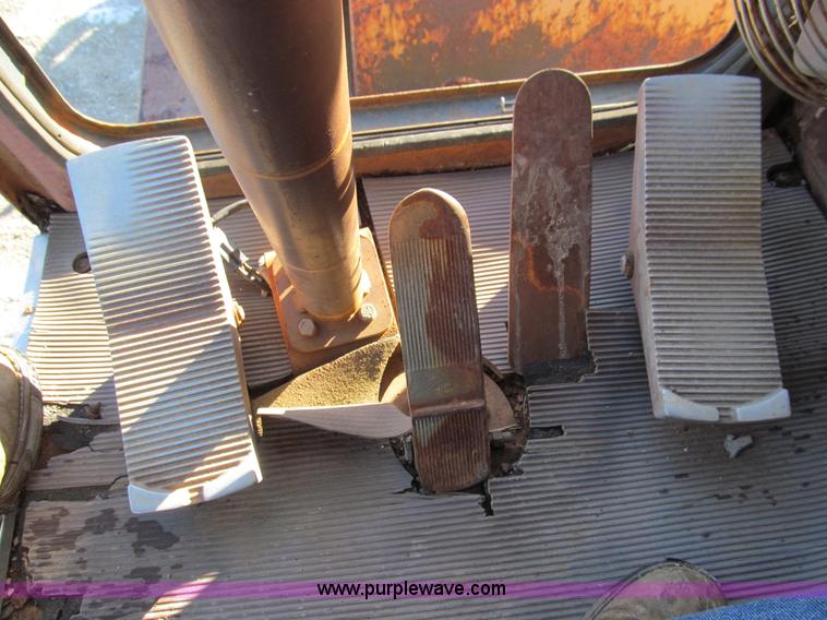 image for item E3639 1985 Case 1085B Cruz-Air mobile excavator