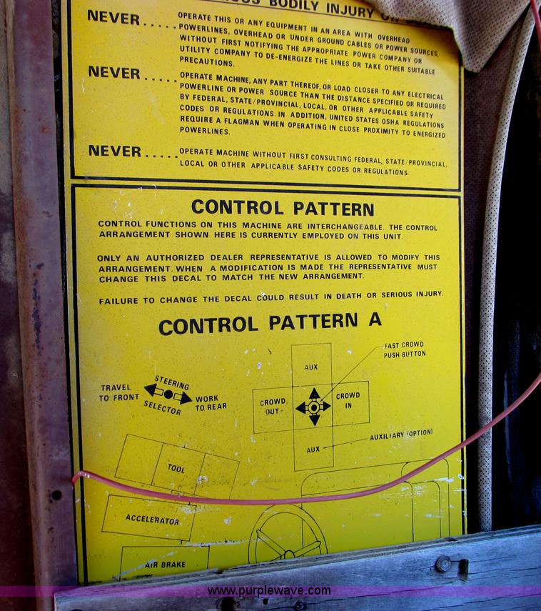 image for item E3639 1985 Case 1085B Cruz-Air mobile excavator