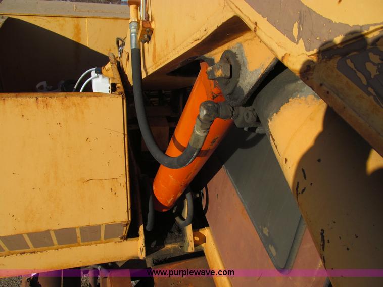 image for item E3639 1985 Case 1085B Cruz-Air mobile excavator