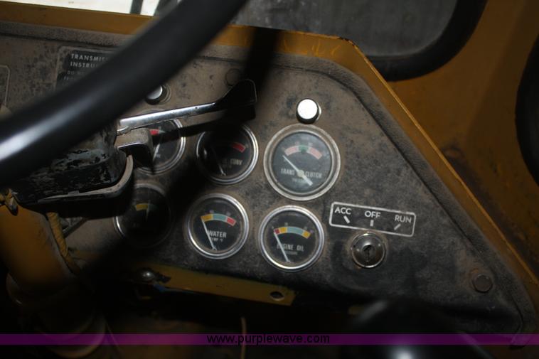 image for item F2867 1973 Allis Chalmers 605B wheel loader