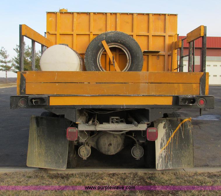 image for item F4169 1992 International 4900 flatbed/paint nurse truck