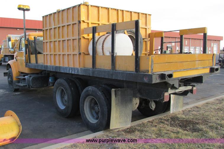 image for item F4169 1992 International 4900 flatbed/paint nurse truck