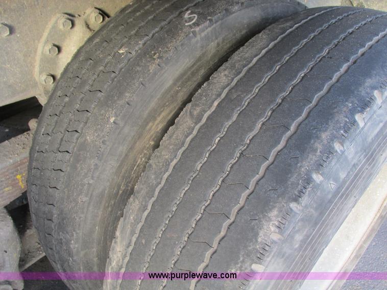 image for item F4169 1992 International 4900 flatbed/paint nurse truck