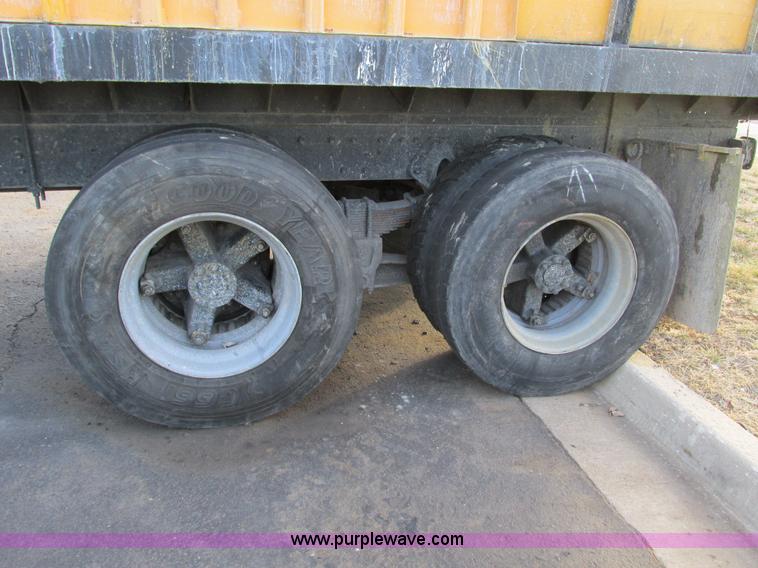 image for item F4169 1992 International 4900 flatbed/paint nurse truck