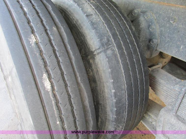 image for item F4169 1992 International 4900 flatbed/paint nurse truck