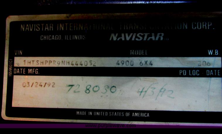 image for item F4169 1992 International 4900 flatbed/paint nurse truck