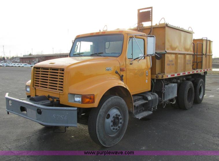 image for item F4170 1998 International 4900 flatbed/paint nurse truck