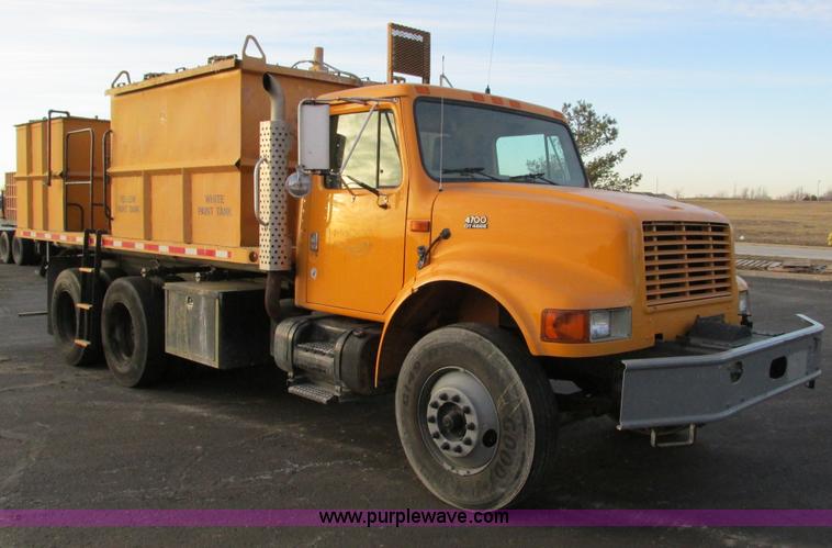 image for item F4170 1998 International 4900 flatbed/paint nurse truck