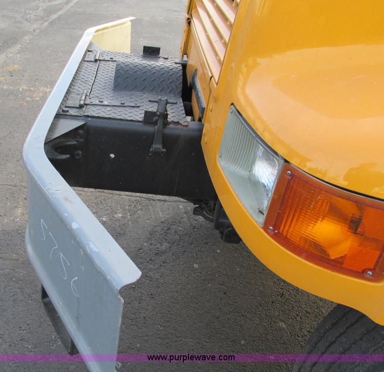 image for item F4170 1998 International 4900 flatbed/paint nurse truck