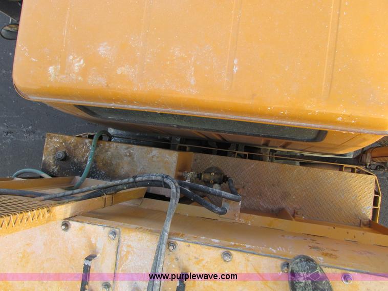 image for item F4170 1998 International 4900 flatbed/paint nurse truck