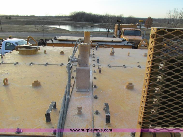 image for item F4170 1998 International 4900 flatbed/paint nurse truck