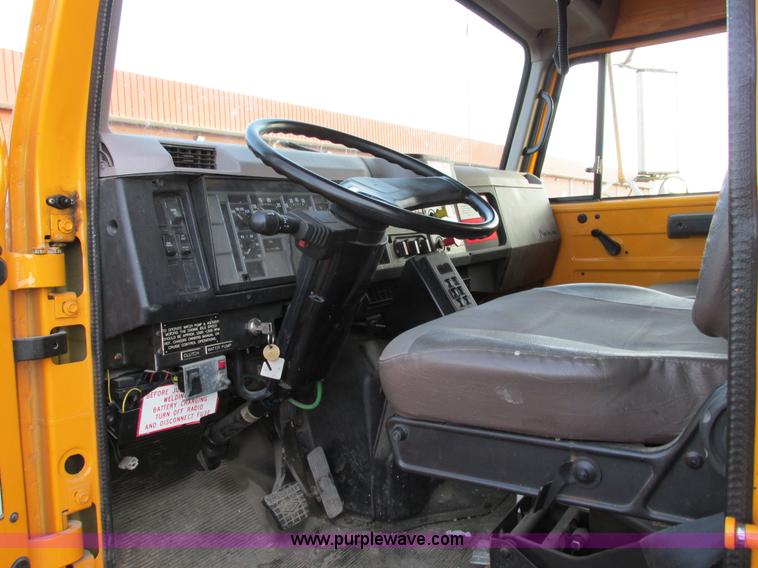 image for item F4170 1998 International 4900 flatbed/paint nurse truck