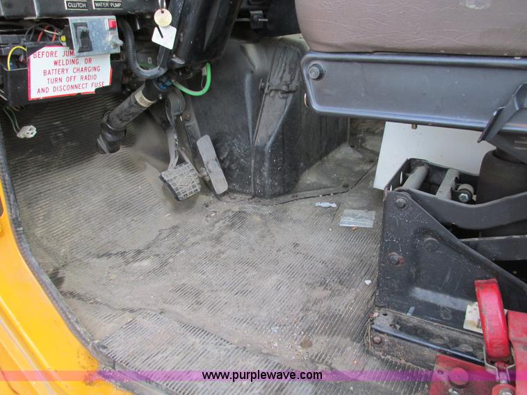 image for item F4170 1998 International 4900 flatbed/paint nurse truck