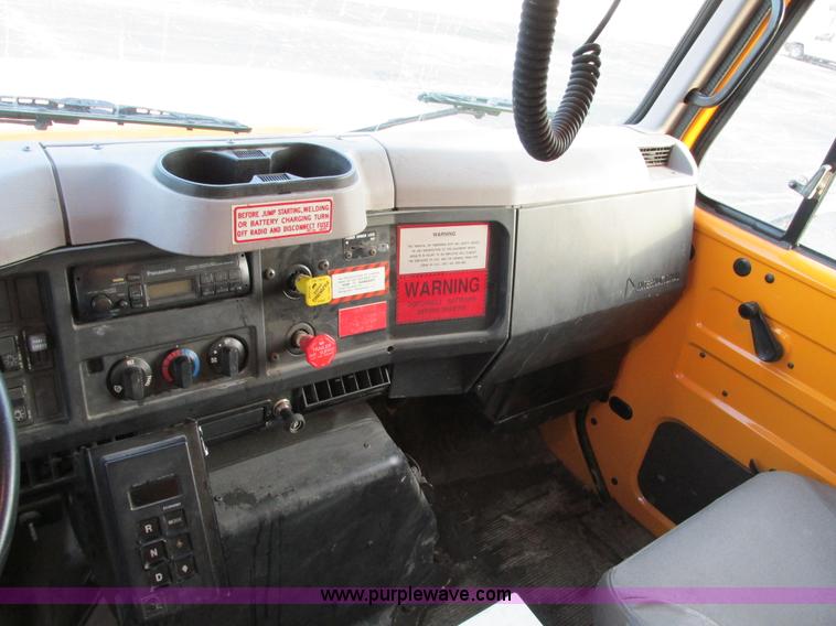 image for item F4170 1998 International 4900 flatbed/paint nurse truck