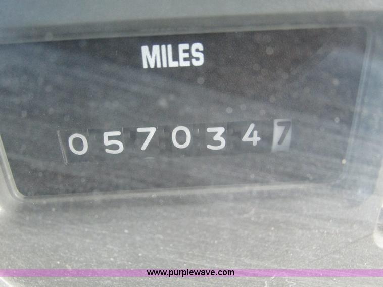 image for item F4170 1998 International 4900 flatbed/paint nurse truck