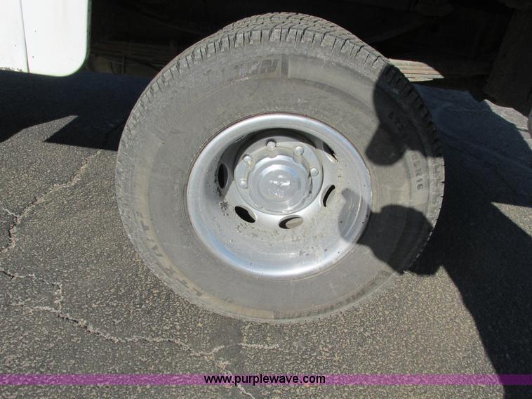 image for item F4174 2001 Dodge Ram 3500 service truck