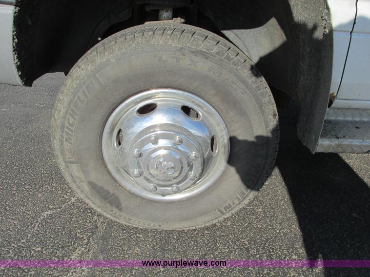 image for item F4174 2001 Dodge Ram 3500 service truck