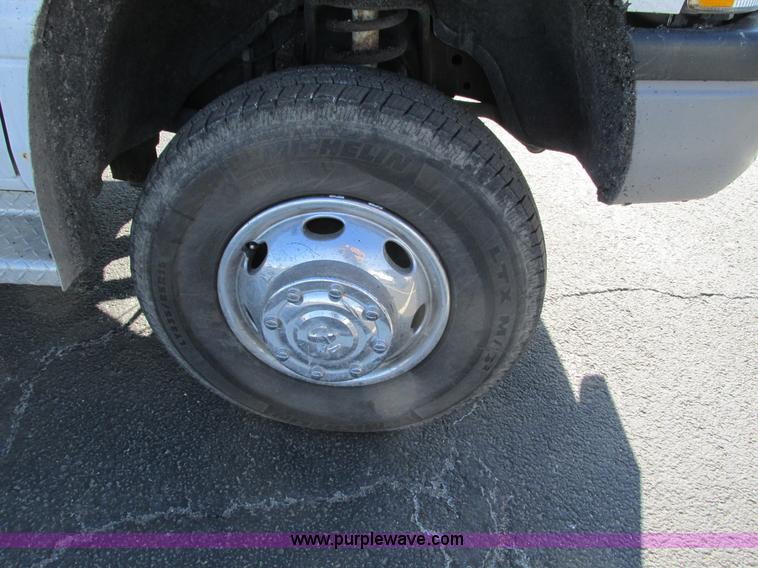 image for item F4174 2001 Dodge Ram 3500 service truck