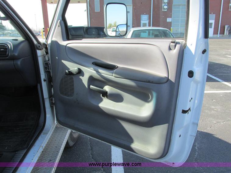 image for item F4174 2001 Dodge Ram 3500 service truck