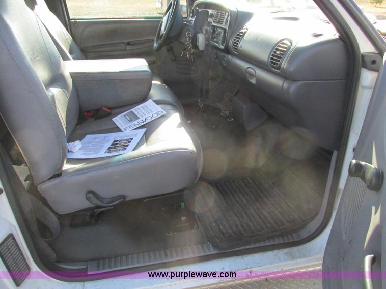 image for item F4174 2001 Dodge Ram 3500 service truck