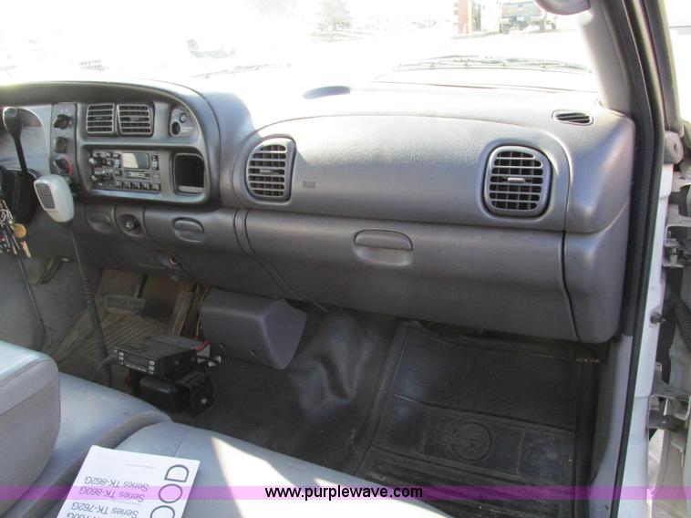 image for item F4174 2001 Dodge Ram 3500 service truck