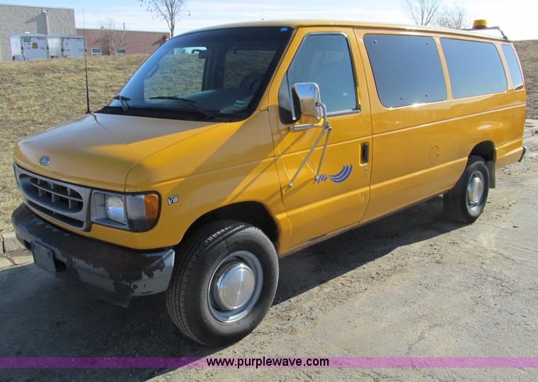 image for item F4175 2002 Ford Econoline E350 van