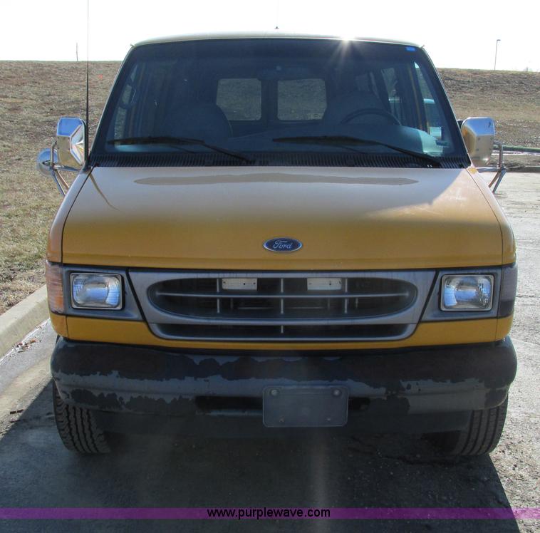 image for item F4175 2002 Ford Econoline E350 van