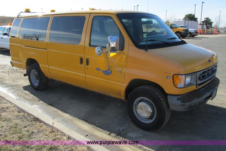 image for item F4175 2002 Ford Econoline E350 van