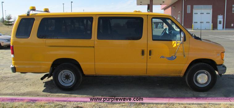 image for item F4175 2002 Ford Econoline E350 van