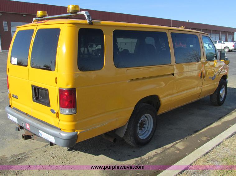 image for item F4175 2002 Ford Econoline E350 van