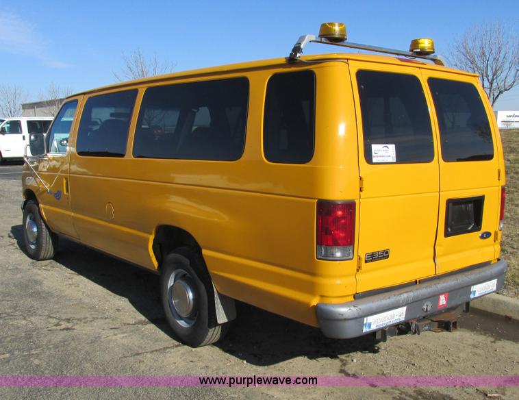 image for item F4175 2002 Ford Econoline E350 van