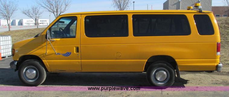 image for item F4175 2002 Ford Econoline E350 van