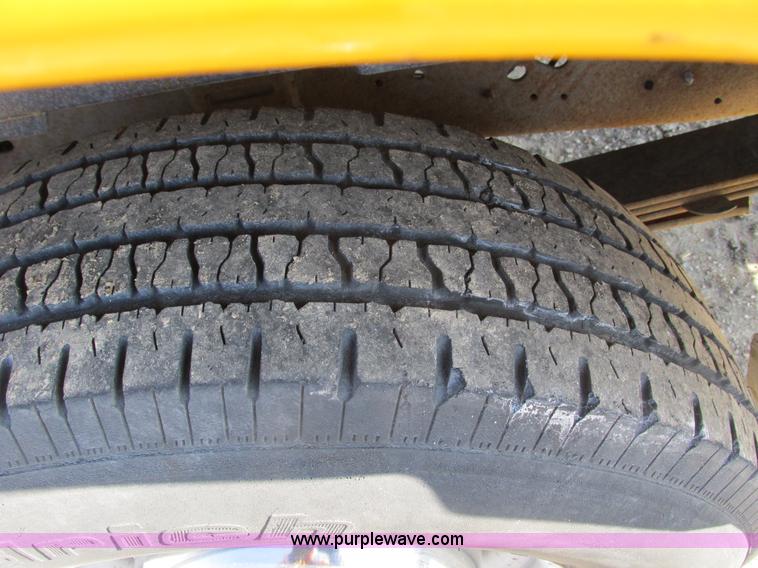 image for item F4175 2002 Ford Econoline E350 van