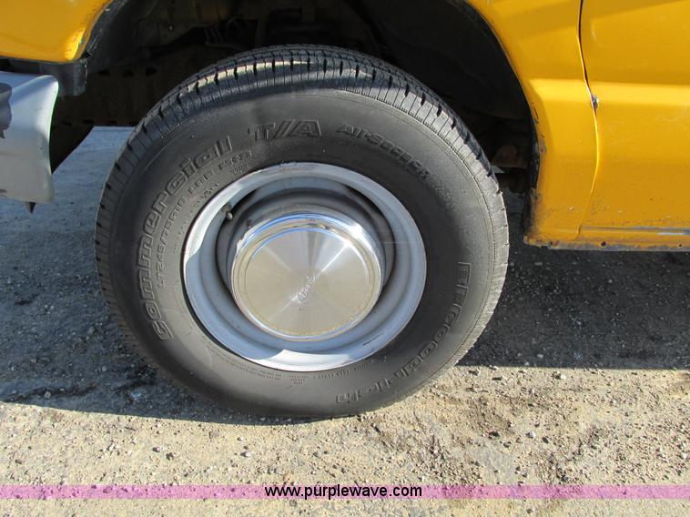 image for item F4175 2002 Ford Econoline E350 van