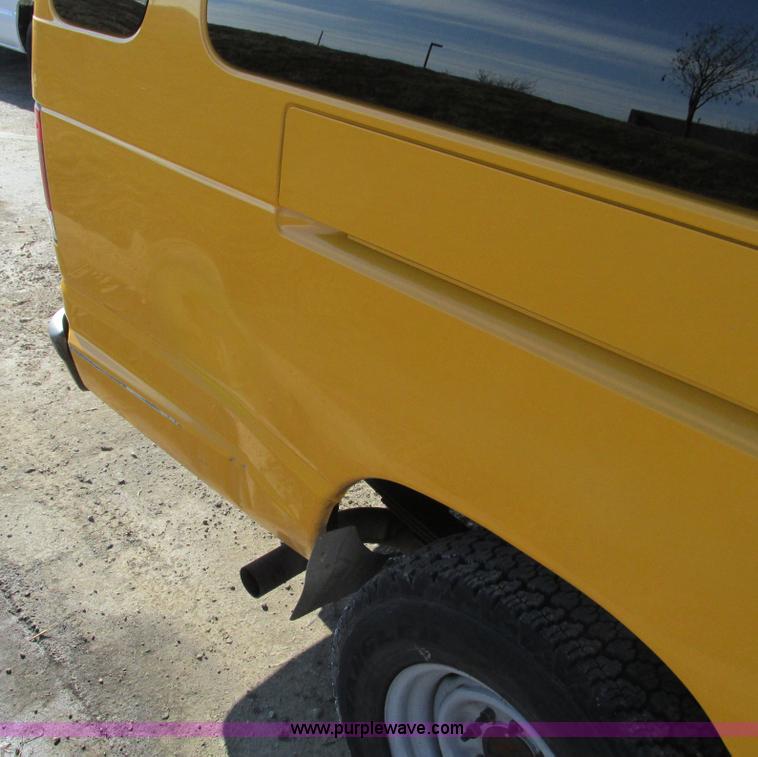 image for item F4175 2002 Ford Econoline E350 van