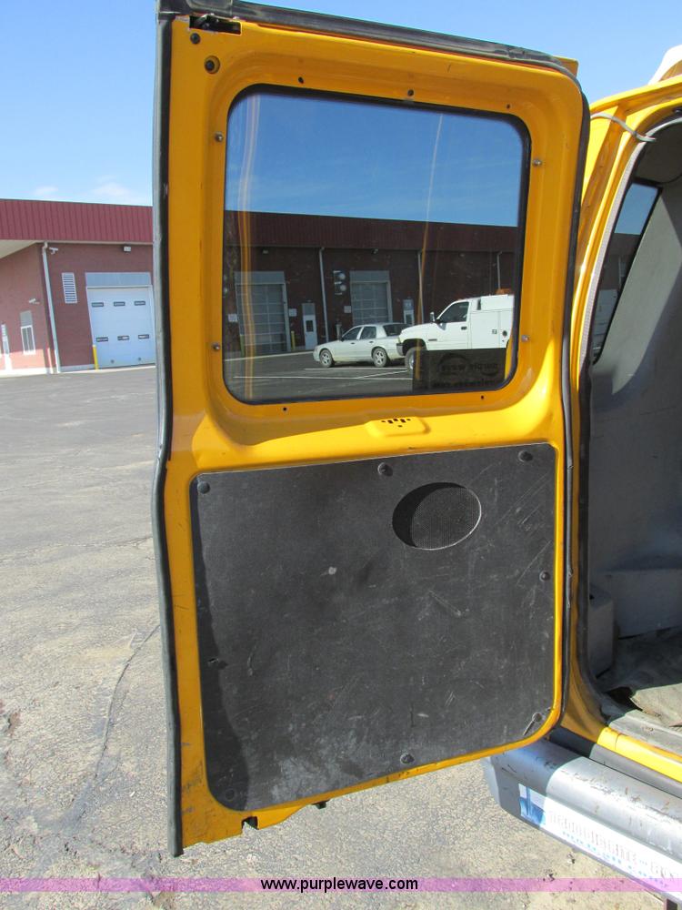 image for item F4175 2002 Ford Econoline E350 van
