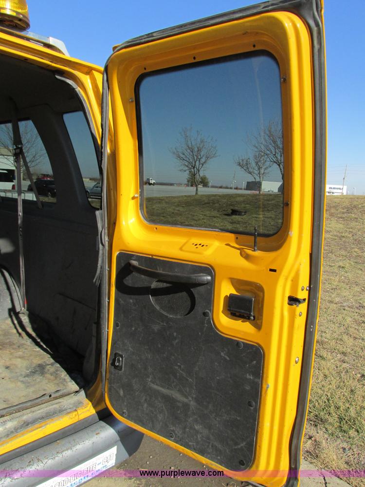 image for item F4175 2002 Ford Econoline E350 van