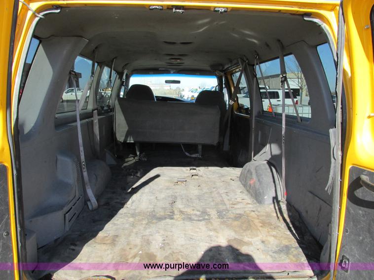 image for item F4175 2002 Ford Econoline E350 van