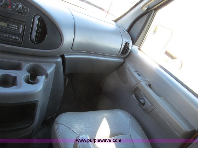 image for item F4175 2002 Ford Econoline E350 van